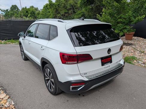 Used 2023 Volkswagen Taos SE w/ Panoramic Sunroof Package AWD/4WD image 3