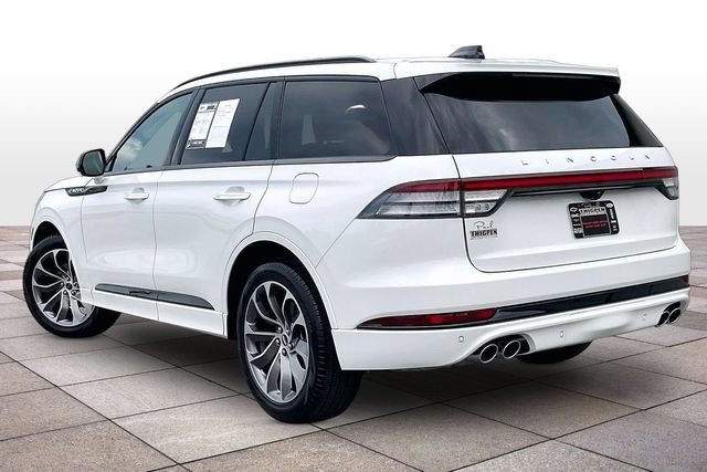 Used 2026 Lincoln Aviator AWD w/ Jet Appearance Package image 2