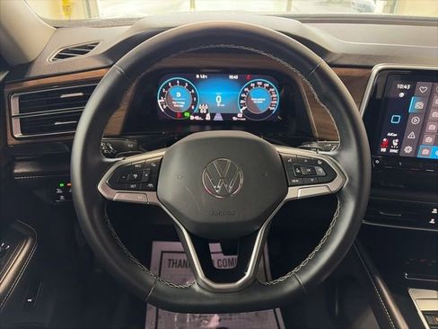 Used 2025 Volkswagen Atlas SE image 17