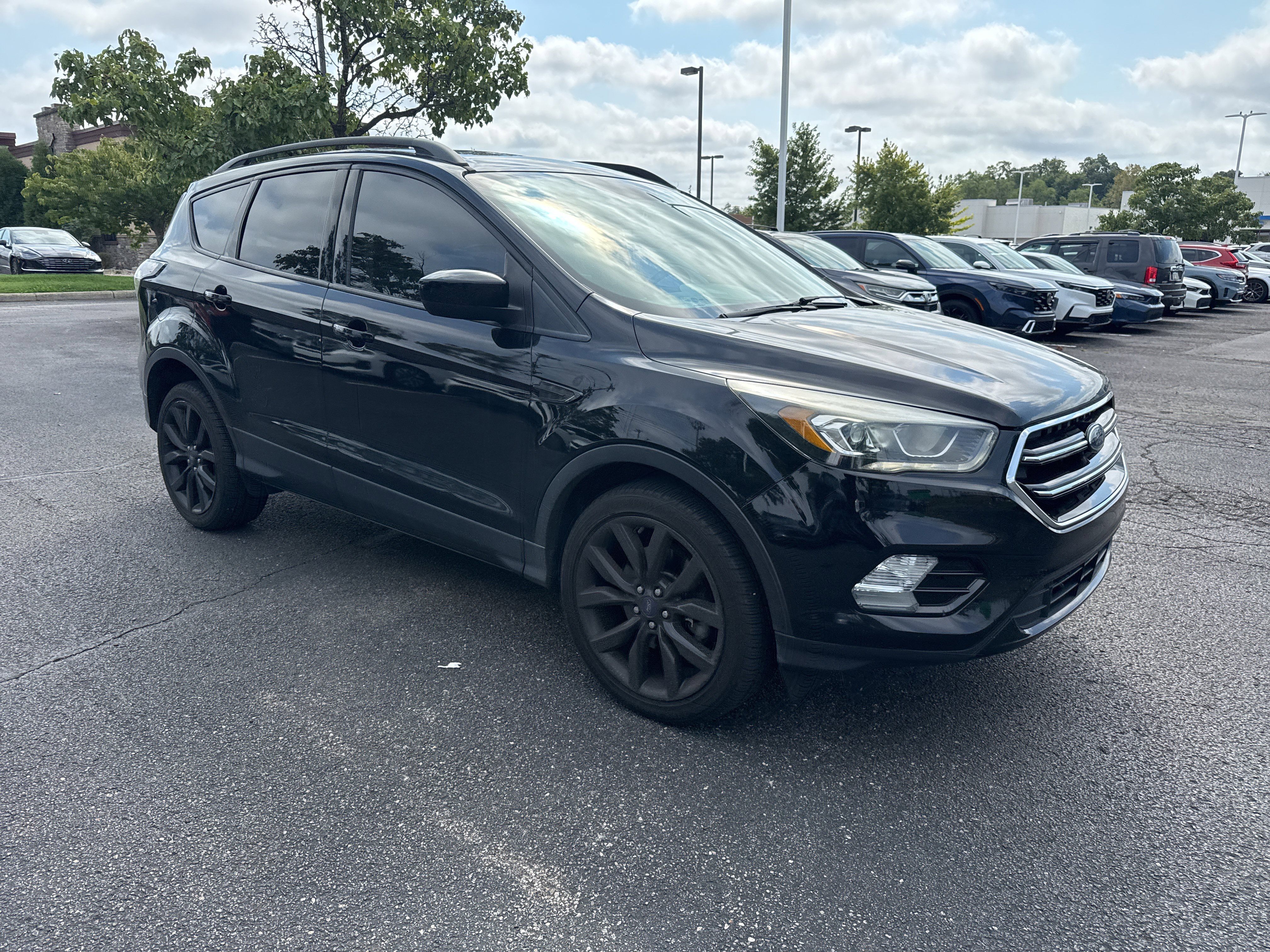 Used 2017 Ford Escape SE w/ SE Sport Appearance Package AWD/4WD image 19