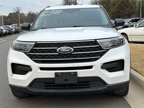 Used 2021 Ford Explorer XLT image 2