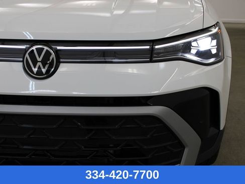 New 2026 Volkswagen Taos SEL image 7