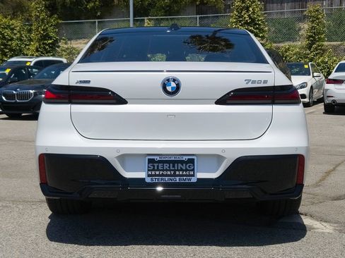 New 2026 BMW 750e xDrive w/ Premium Package AWD/4WD image 19