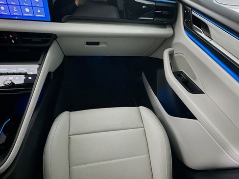 Used 2024 Porsche Macan 4 Electric image 22