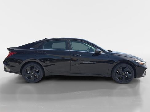 New 2026 Hyundai Elantra SEL Sport Premium image 2