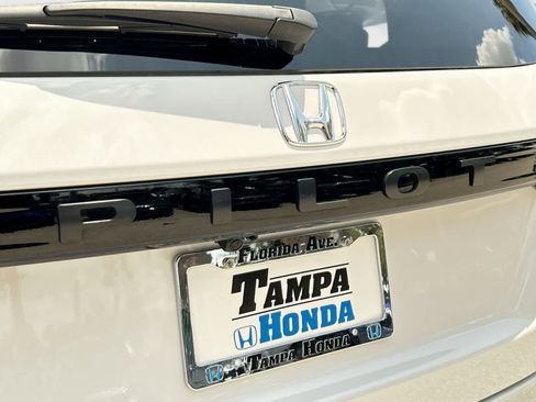 Used 2025 Honda Pilot EX-L image 8
