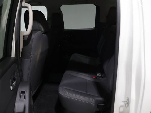 Used 2024 Nissan Frontier SV AWD/4WD image 18