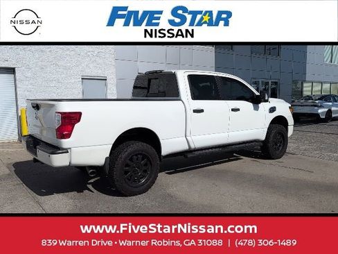 Used 2019 Nissan Titan SV w/ SV Convenience Package AWD/4WD image 4