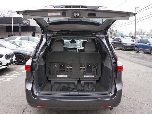 Used 2018 Toyota Sienna XLE w/ XLE Navigation Package image 19