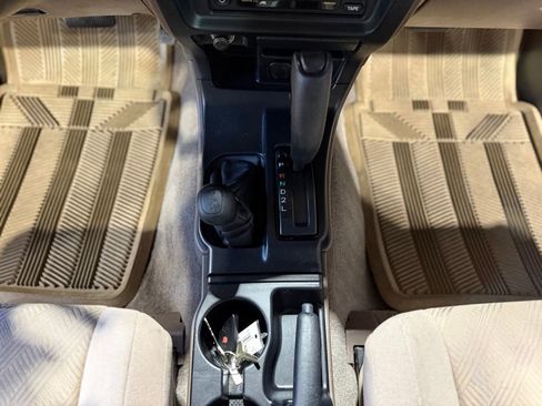 Used 2002 Toyota 4Runner SR5 AWD/4WD image 15