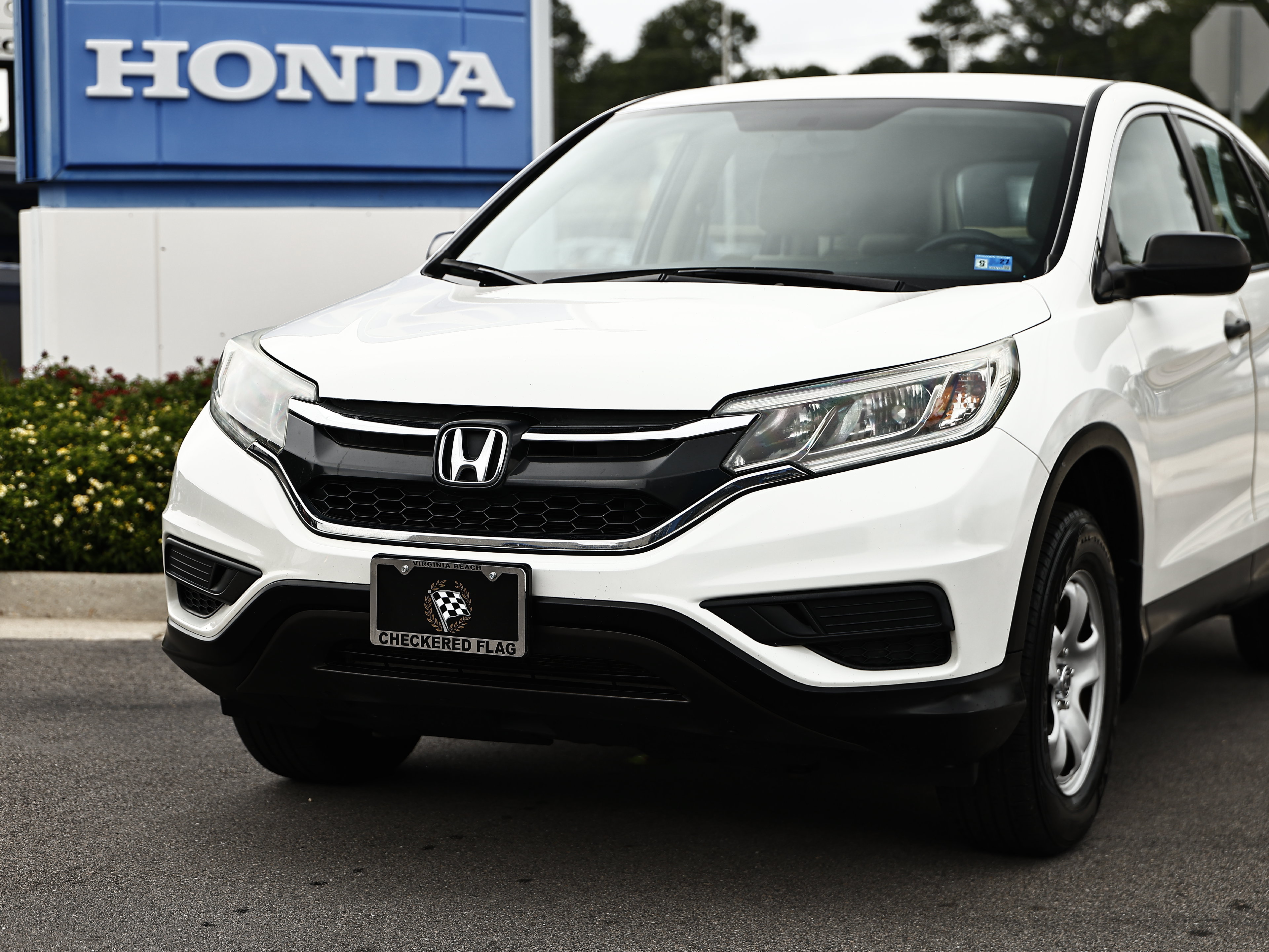 Used 2016 Honda CR-V LX image 2