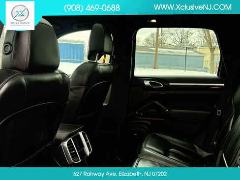 Used 2017 Porsche Cayenne Platinum Edition AWD/4WD image 30