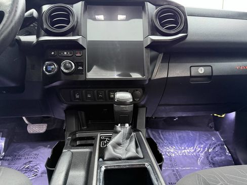 Used 2017 Toyota Tacoma TRD Sport image 21
