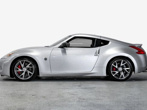 Used 2013 Nissan 370Z Touring w/ Sport Pkg RWD image 9
