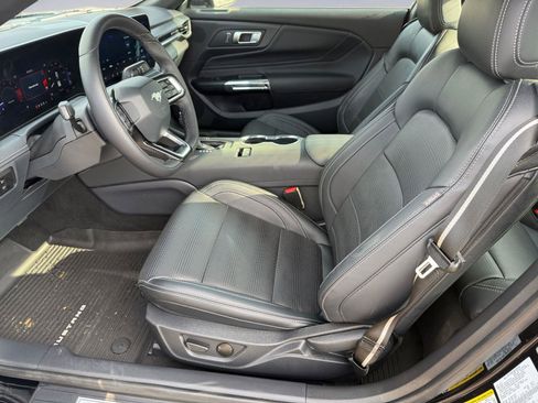 Used 2025 Ford Mustang Premium image 10