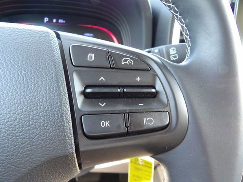 Used 2023 Hyundai Venue SEL FWD image 18