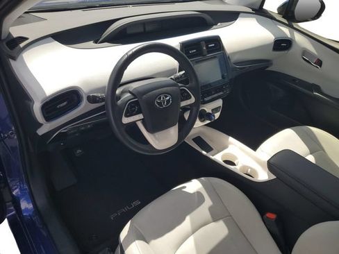 Used 2018 Toyota Prius Three Touring FWD image 10