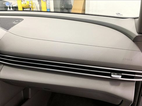 Certified 2024 Hyundai Elantra SE FWD image 16
