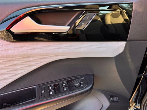 Used 2024 Volkswagen Taos S image 11