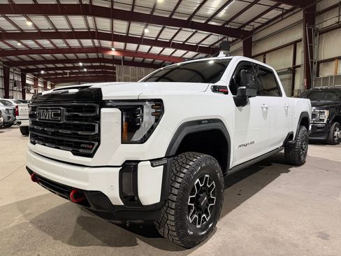 Used 2024 GMC Sierra 2500 AT4 w/ AT4 Preferred Package AWD/4WD image 8