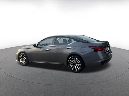 Used 2025 Nissan Altima 2.5 SV image 10