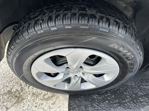 Used 2024 Toyota RAV4 LE AWD/4WD image 6