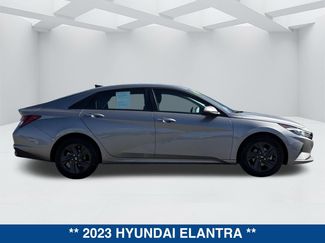 Used 2023 Hyundai Elantra SEL video 3