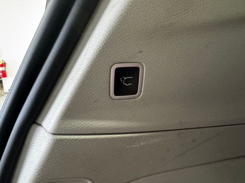 Used 2024 Chrysler Pacifica Limited FWD image 40