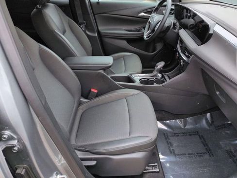 Used 2025 Buick Encore GX Preferred AWD/4WD image 24