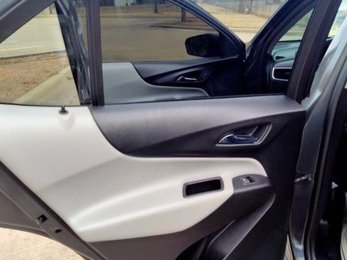 Used 2019 Chevrolet Equinox LS w/ LS Convenience Package image 11