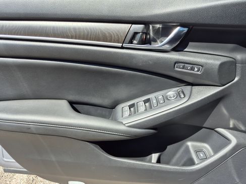 Used 2019 Honda Accord Touring image 14