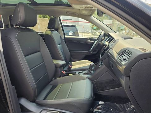 Used 2021 Volkswagen Tiguan SE w/ Panoramic Sunroof Package AWD/4WD image 10