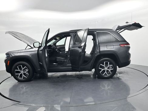 Used 2024 Jeep Grand Cherokee Limited w/ Trailer Tow Package AWD/4WD image 70