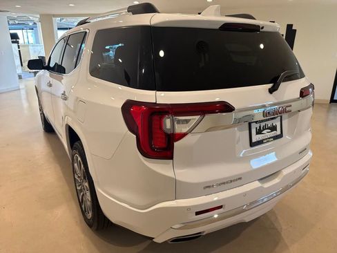 Used 2023 GMC Acadia Denali image 3