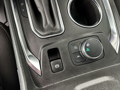 Used 2023 Chevrolet Traverse LT FWD image 31