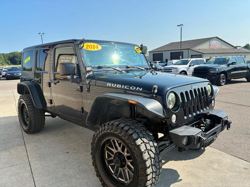 Used 2014 Jeep Wrangler Unlimited Rubicon w/ Connectivity Group AWD/4WD image 3