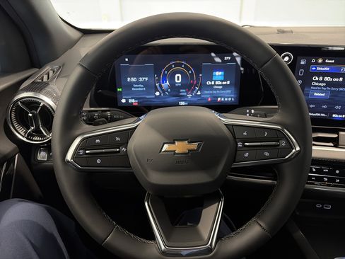 New 2026 Chevrolet Equinox LT w/ Convenience Package II image 18