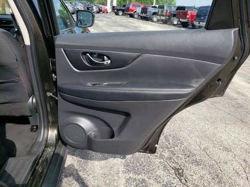 Used 2017 Nissan Rogue S AWD/4WD image 18