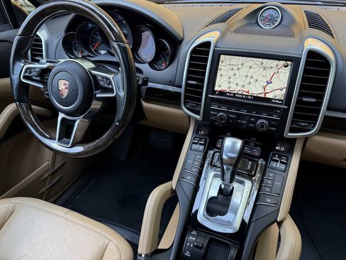 Used 2016 Porsche Cayenne AWD/4WD image 29