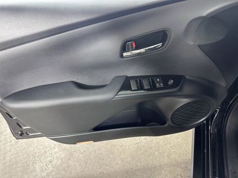 Used 2022 Toyota Prius Prime XLE image 18