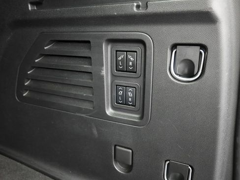 Used 2024 Chevrolet Traverse RS image 50