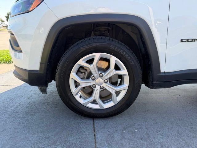 Used 2024 Jeep Compass Latitude AWD/4WD image 4