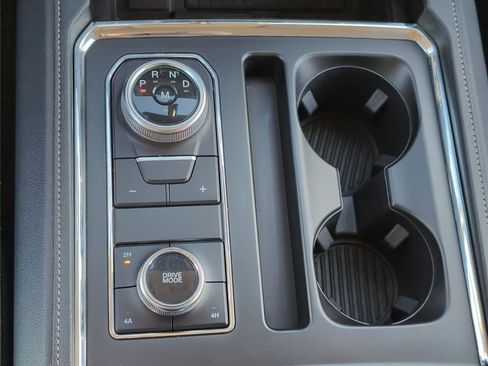 Used 2024 Ford Expedition XLT image 24