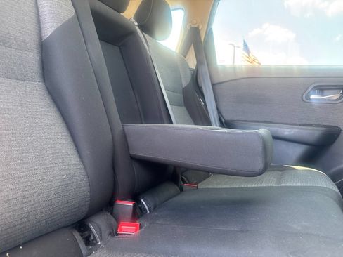 Used 2023 Nissan Rogue SV FWD image 33