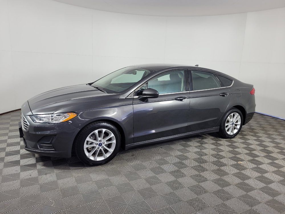 Used 2020 Ford Fusion SE FWD image 2