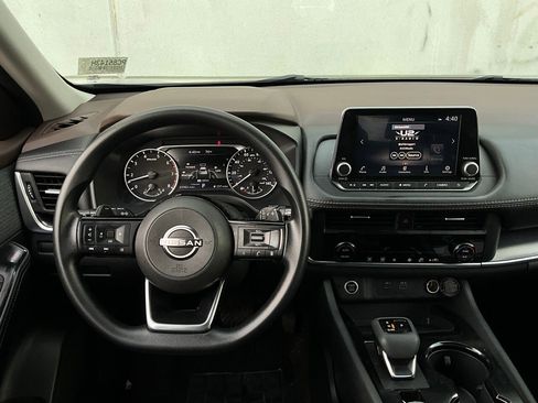 Used 2023 Nissan Rogue SV image 14
