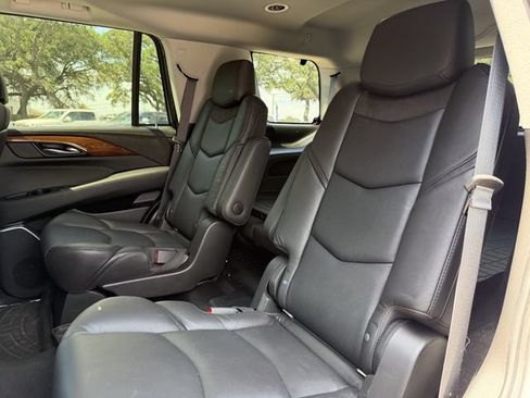 Used 2020 Cadillac Escalade Premium Luxury AWD/4WD image 19