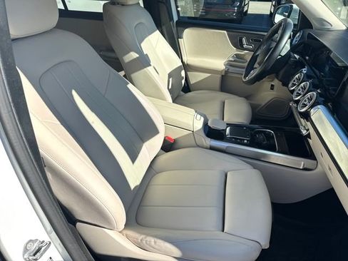 Used 2021 Mercedes-Benz GLB 250 4MATIC image 30