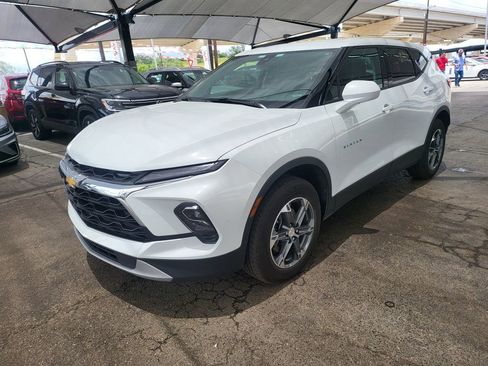 Used 2025 Chevrolet Blazer LT FWD image 1