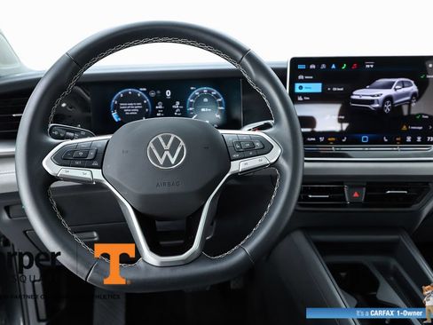 Used 2025 Volkswagen Tiguan SE w/ Panoramic Sunroof Package AWD/4WD image 59